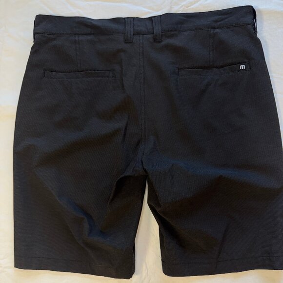 Travis Mathew Golf Shorts Men's 34 Black Flat Front Casual Polyester 10" Inseam - Picture 6 of 11